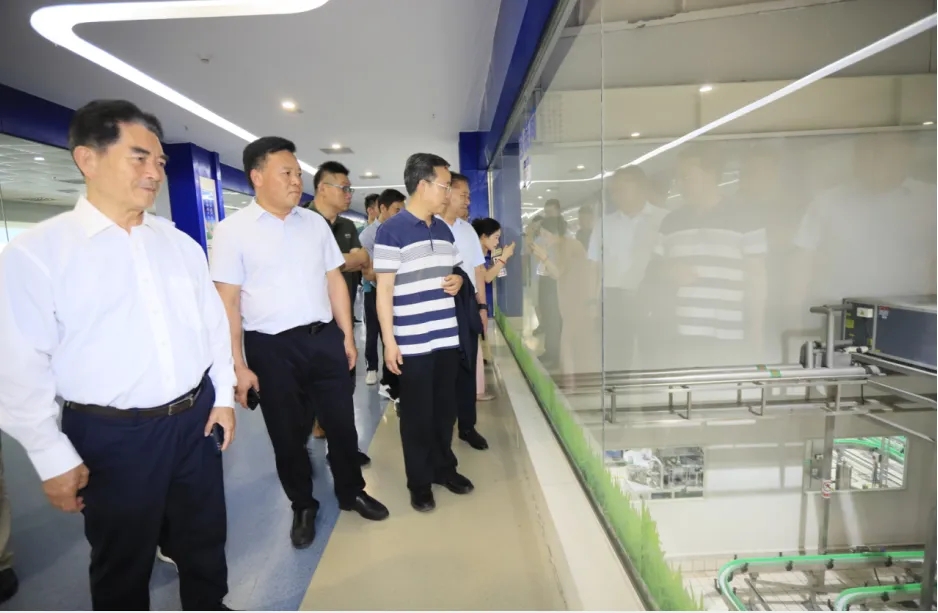 花花牛丨中國(guó)人民大學(xué)河南校友會(huì)蒞臨花花牛參觀座談