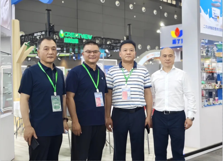 花花牛乳業(yè)集團黨委書記、董事長唐洪峰一行參加中國乳制品工業(yè)協(xié)會第三十次年會暨2024中國（國際）乳業(yè)技術(shù)博覽會