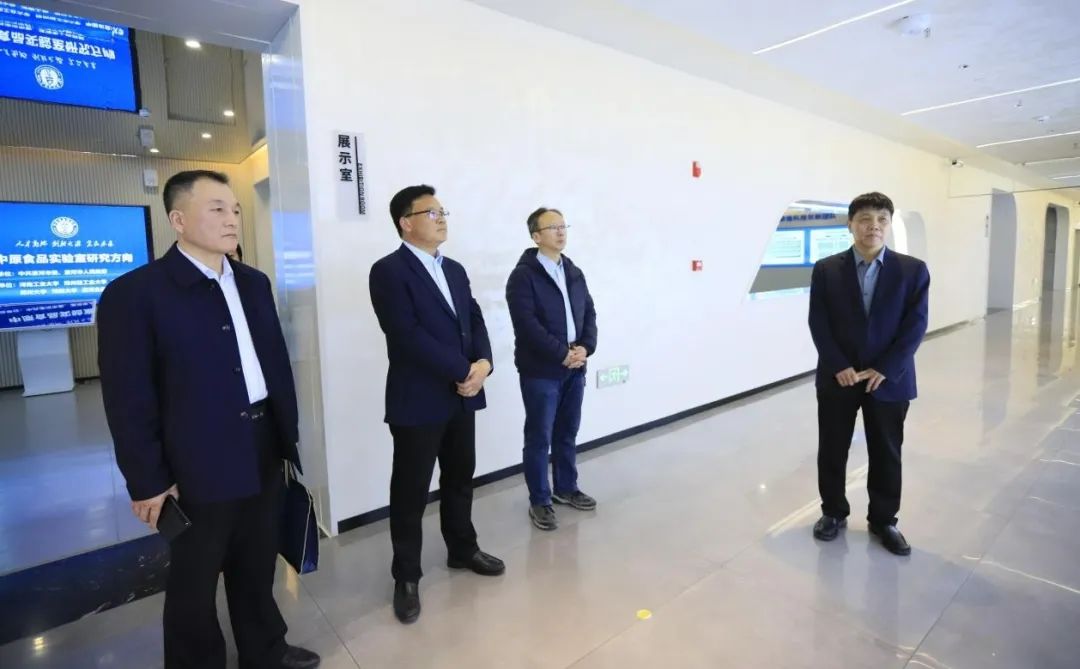 花花牛乳業(yè)集團(tuán)黨委書(shū)記、董事長(zhǎng)唐洪峰一行赴中原食品實(shí)驗(yàn)室同中國(guó)工程院院士、中原食品實(shí)驗(yàn)室主任任發(fā)政座談交流