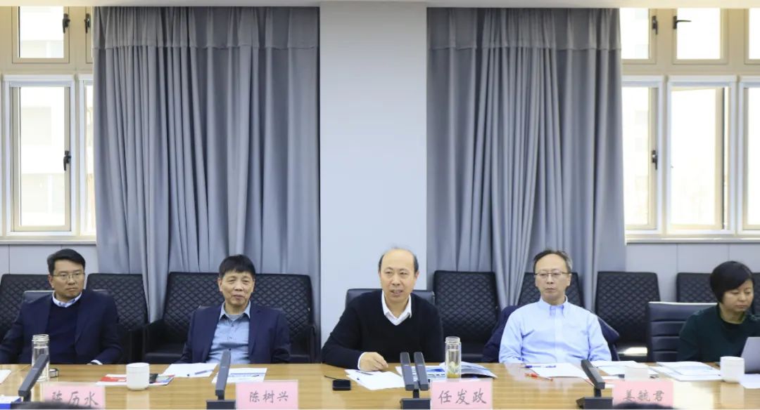 花花牛乳業(yè)集團(tuán)黨委書(shū)記、董事長(zhǎng)唐洪峰一行赴中原食品實(shí)驗(yàn)室同中國(guó)工程院院士、中原食品實(shí)驗(yàn)室主任任發(fā)政座談交流