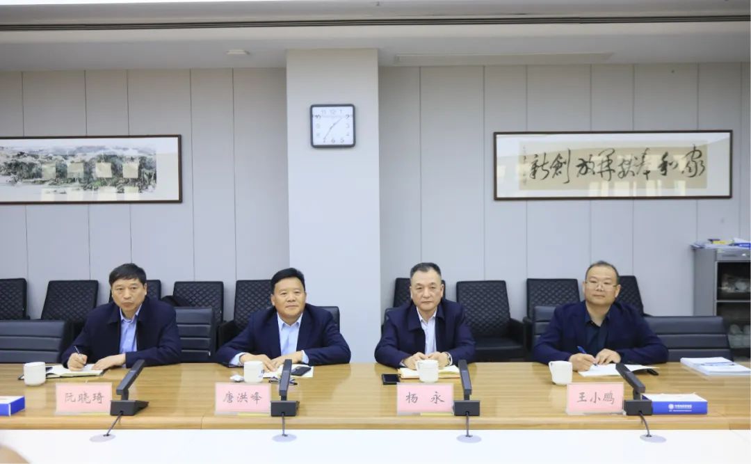 花花牛乳業(yè)集團(tuán)黨委書(shū)記、董事長(zhǎng)唐洪峰一行赴中原食品實(shí)驗(yàn)室同中國(guó)工程院院士、中原食品實(shí)驗(yàn)室主任任發(fā)政座談交流