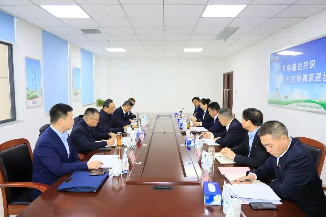 省政府國資委黨委書記、主任李濤一行到花花牛乳業(yè)集團(tuán)調(diào)研