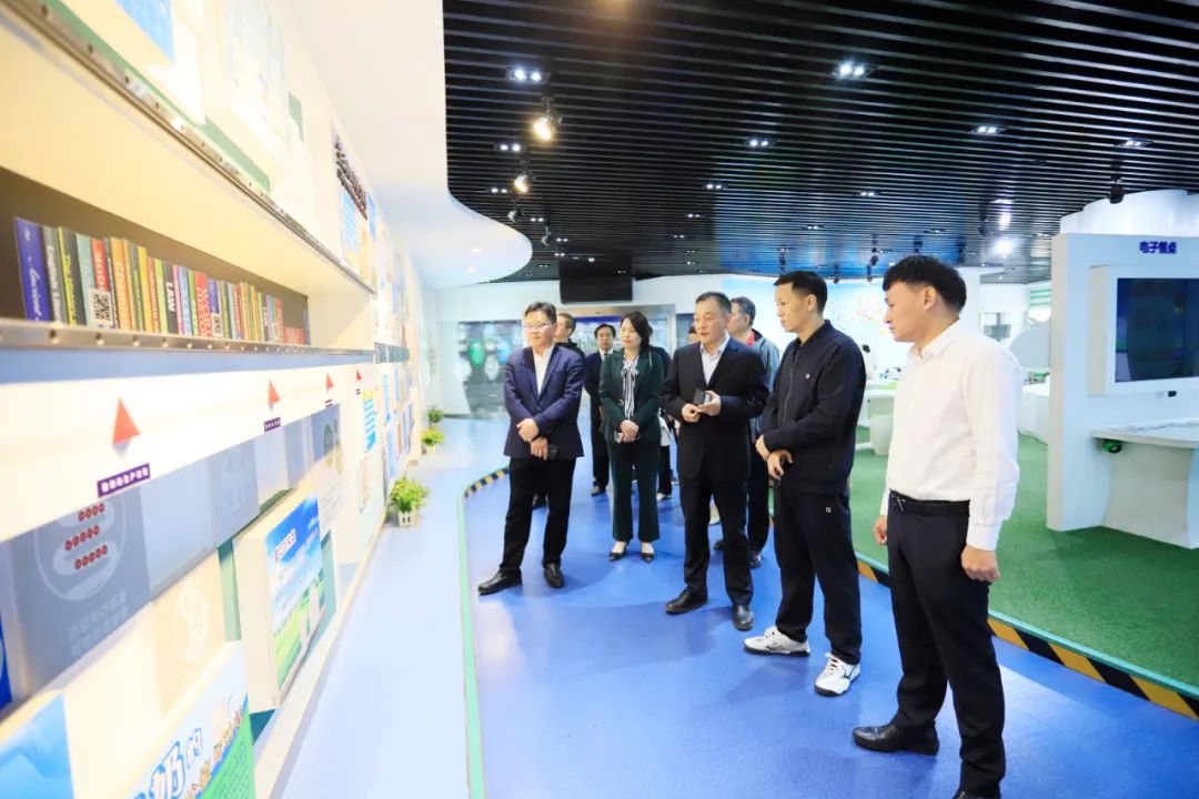 花花牛| 省農(nóng)投集團董事長李曉寰一行蒞臨花花牛調(diào)研指導工作