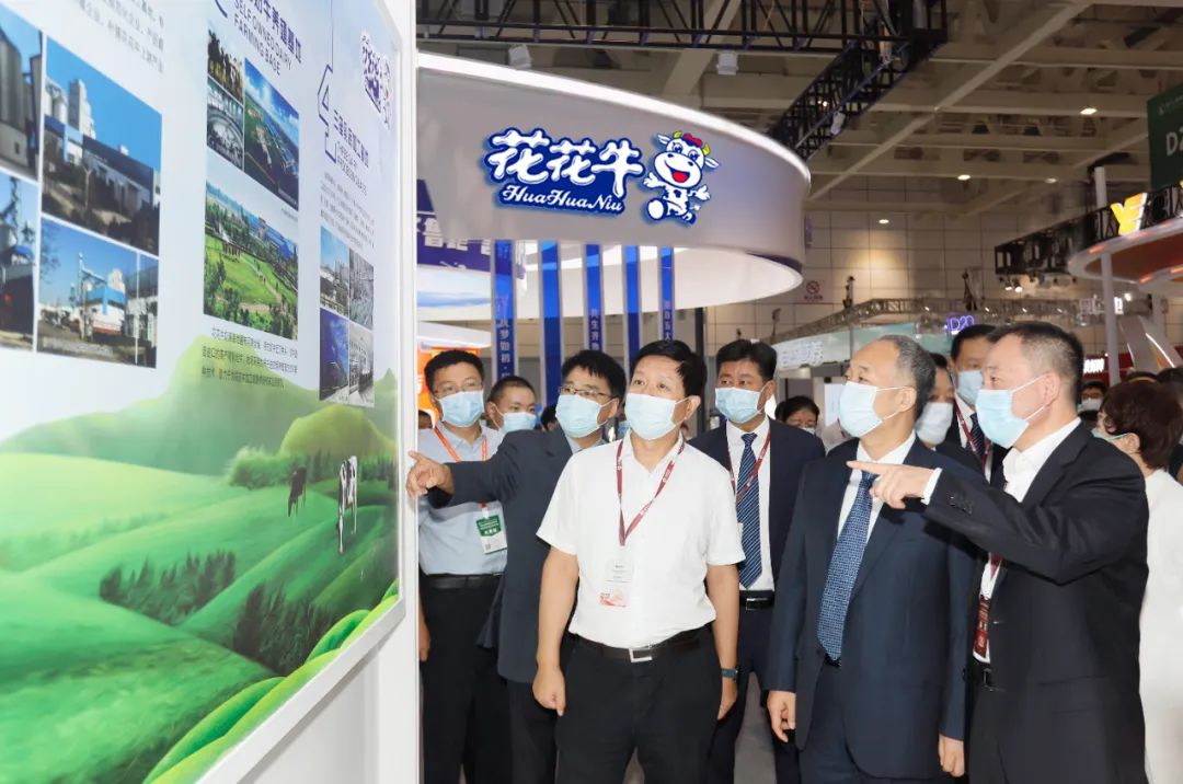 第十三屆奶業(yè)大會暨D20峰會在泉城濟(jì)南召開 | 花花牛乳業(yè)榮膺“優(yōu)秀乳品加工企業(yè)”