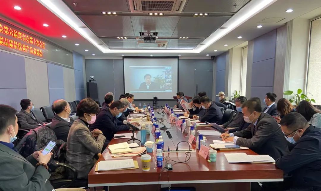 榮膺乳業(yè)三大金獎，花花牛以產(chǎn)業(yè)融合發(fā)展推進奶業(yè)高質(zhì)量發(fā)展