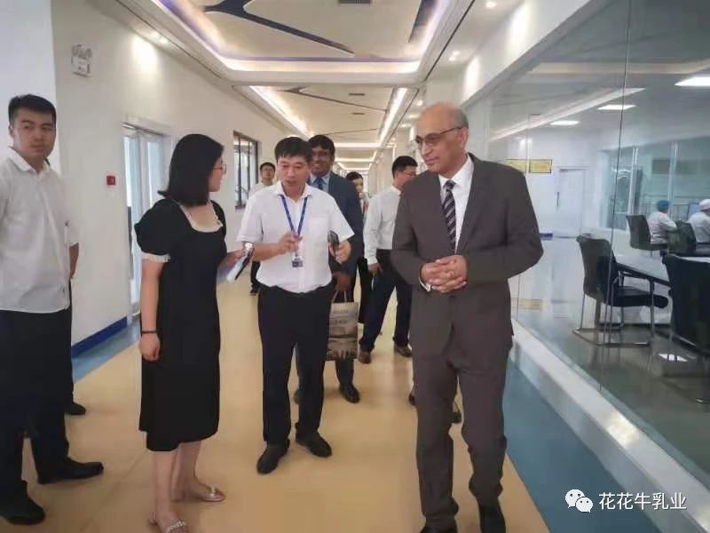 巴基斯坦駐華大使莫因·哈克 蒞臨花花牛乳業(yè)集團(tuán)參觀訪問(wèn)