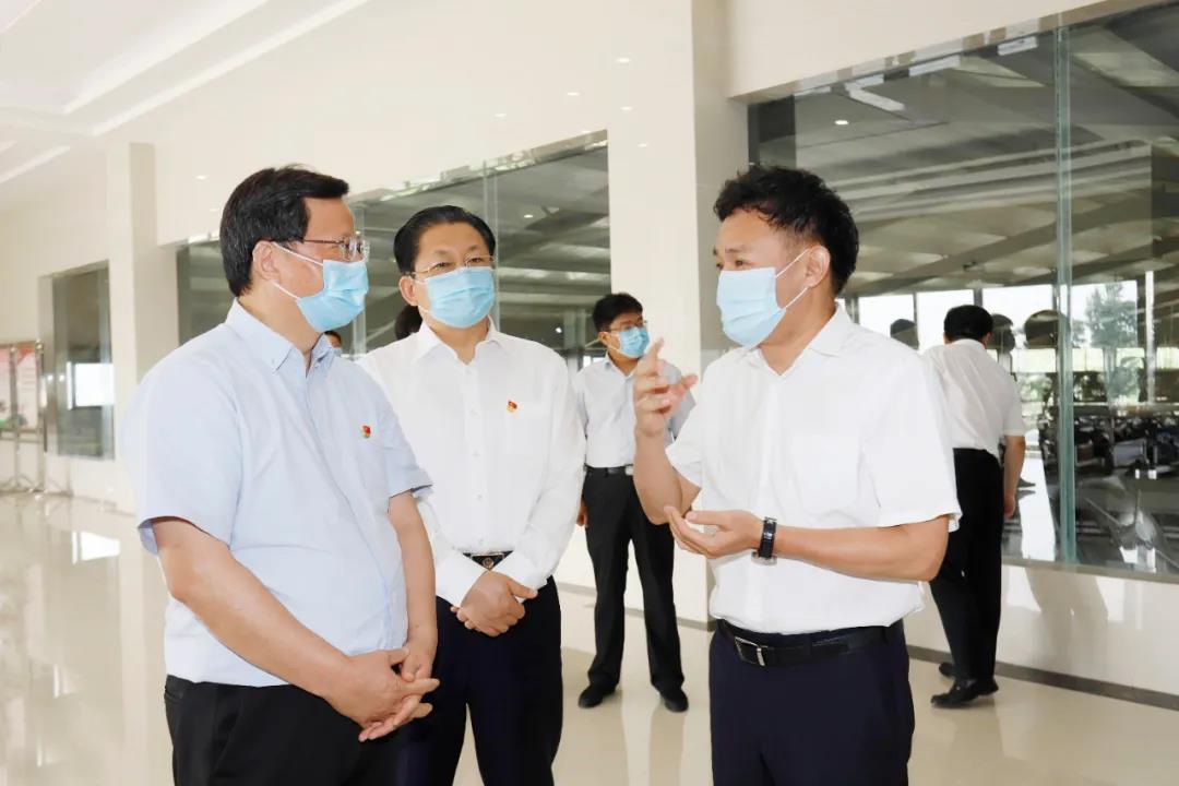 快訊 | 河南省委常委、省紀(jì)委書記、省監(jiān)委主任任正曉蒞臨花花牛乳業(yè)集團(tuán)新蔡瑞亞牧場(chǎng)調(diào)研