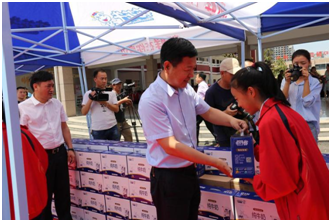 “健康中原，牛奶伴您行——花花牛乳業(yè)集團(tuán)2018中國小康牛奶行動(dòng)” 公益助學(xué)啟動(dòng)儀式隆重舉行