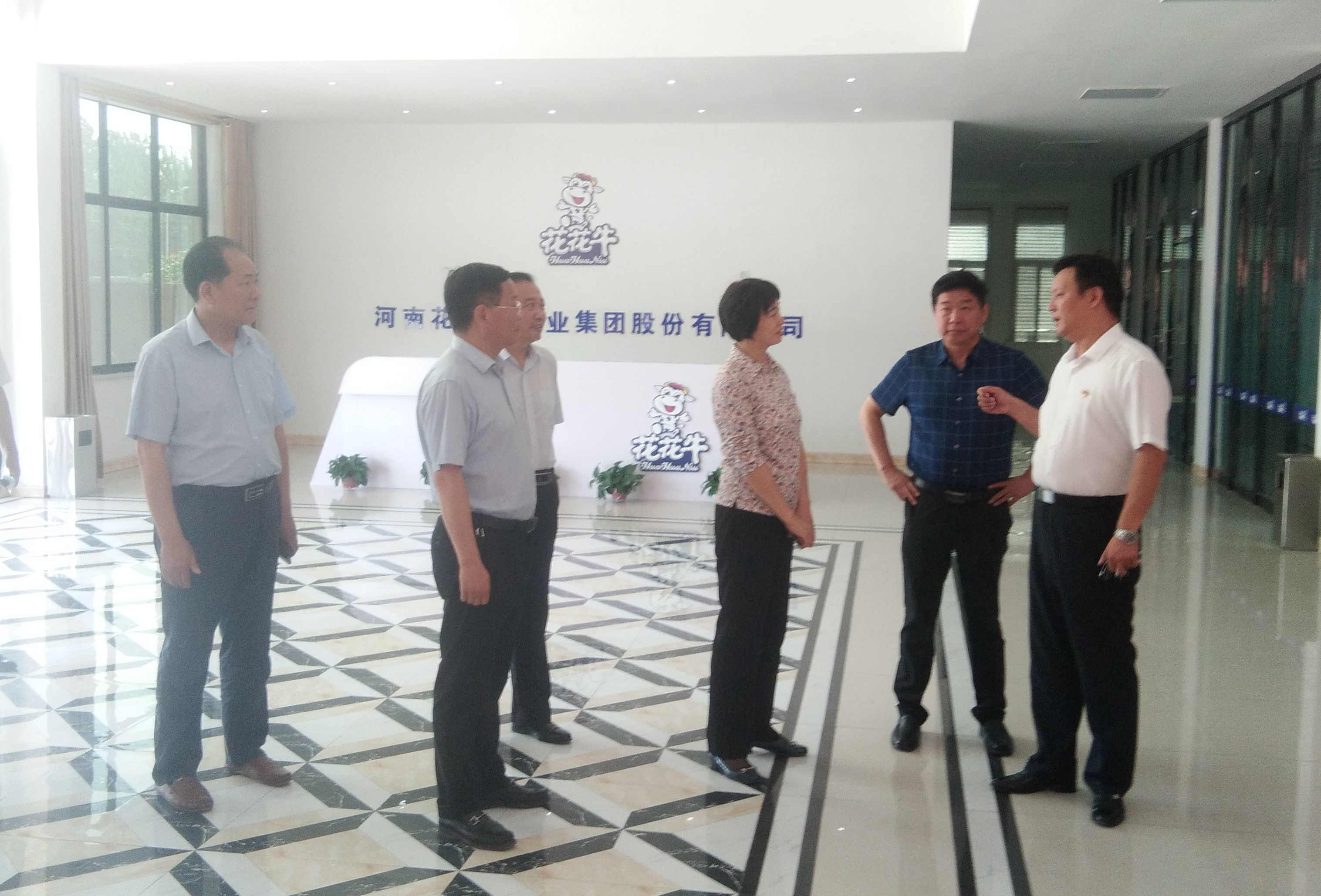 駐馬店市委常委、統(tǒng)戰(zhàn)部長(zhǎng)姚新文 蒞臨花花牛乳業(yè)集團(tuán)總部調(diào)研