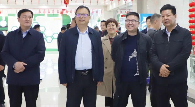 花花牛丨駐馬店市遂平縣政協(xié)黨組書(shū)記、主席張衛(wèi)東一行蒞臨花花牛魯山瑞亞牧場(chǎng)參觀